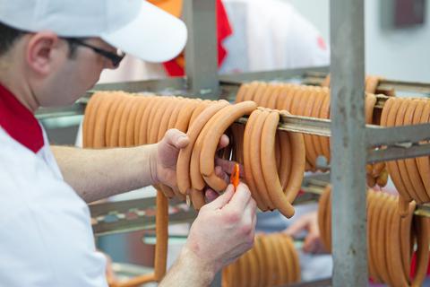 Metzger suchen wie auch Bäcker und Konditoren Lehrlinge – aber auch die nicht-deutschen Bewerber zieht es eher in andere Branchen.              Symbolfoto: dpa