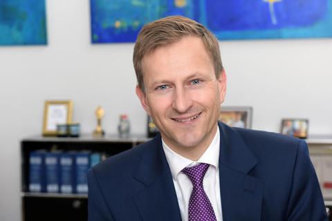 Der Wiesbadener Bürgermeister und Gesundheitsdezernent Oliver Franz. Foto: R. Berg
