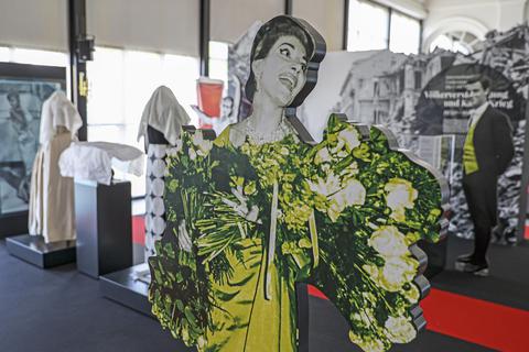 Maria Callas (oben) sang hier, auch der große Caruso. In der Schau sind sie als Silhouetten-Figuren vertreten. Fotos: René Vigneron