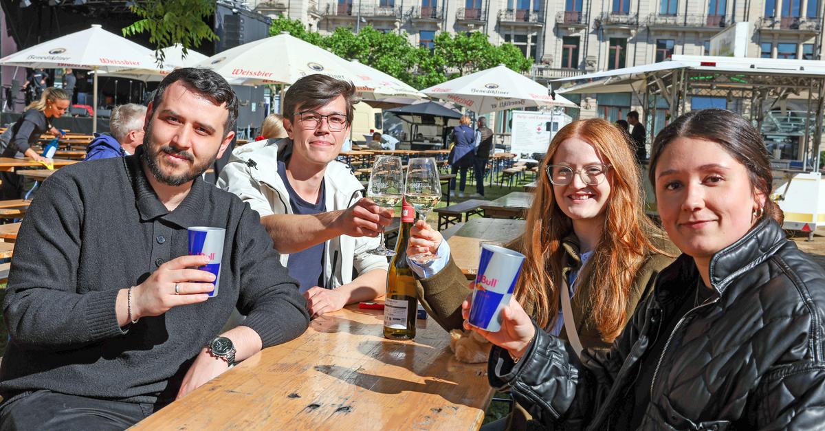 Das-Wiesbadener-Kranzplatzfest-ist-er-ffnet