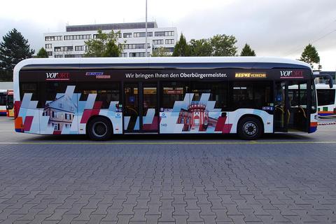 Mobile Werbung: Eswe Verkehr hat wieder einen Bus mit Folie bekleben lassen. Foto: Eswe Verkehr