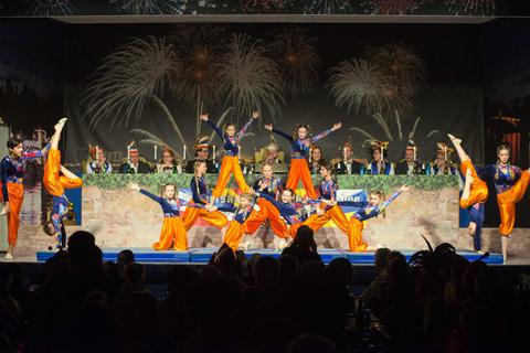 Akrobatik-Show in der Georg-Lang-Halle. Foto: Tristan Schirling