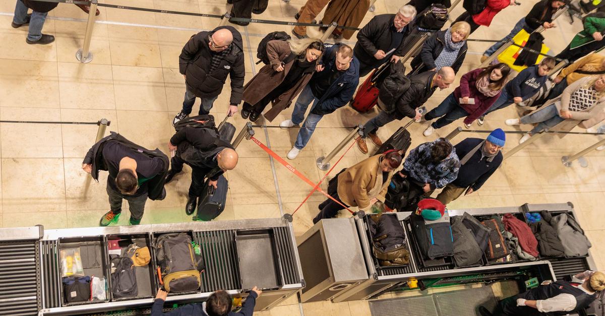 Betrieb-am-BER-wieder-aufgenommen-Erste-Maschine-gestartet