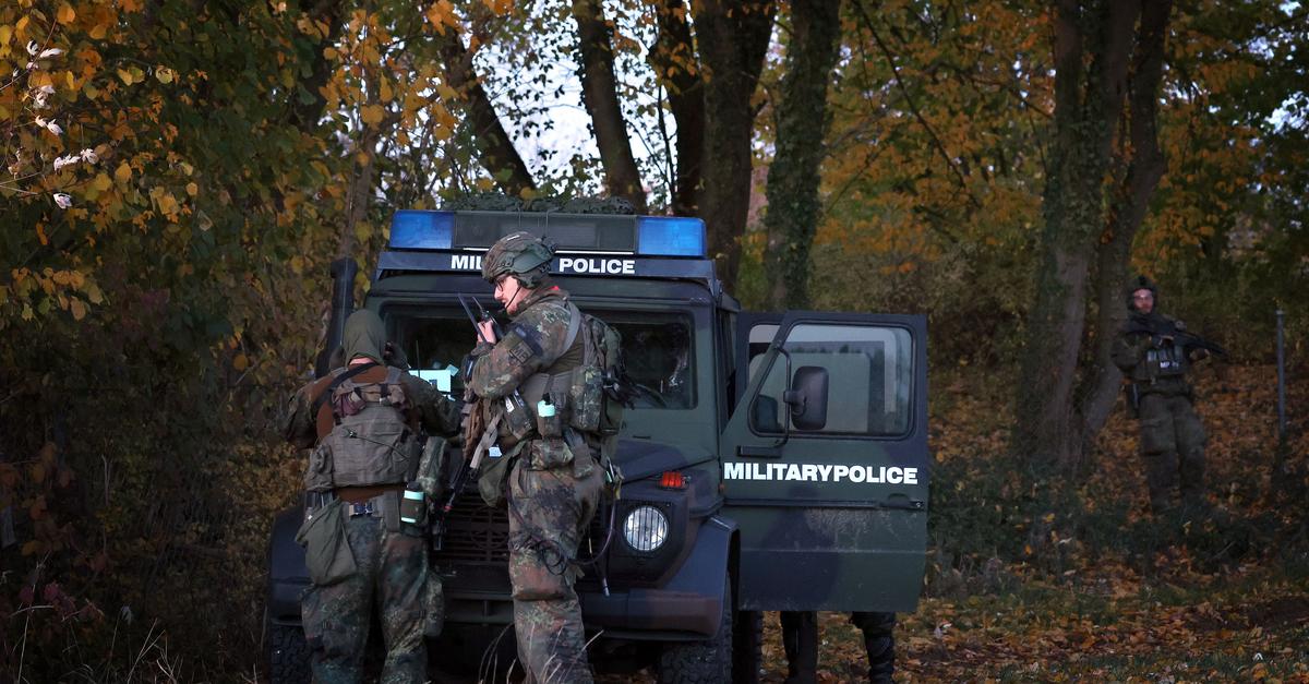 Bavarski notranji minister: Strelec na vojaka reagiral na slepe naboje