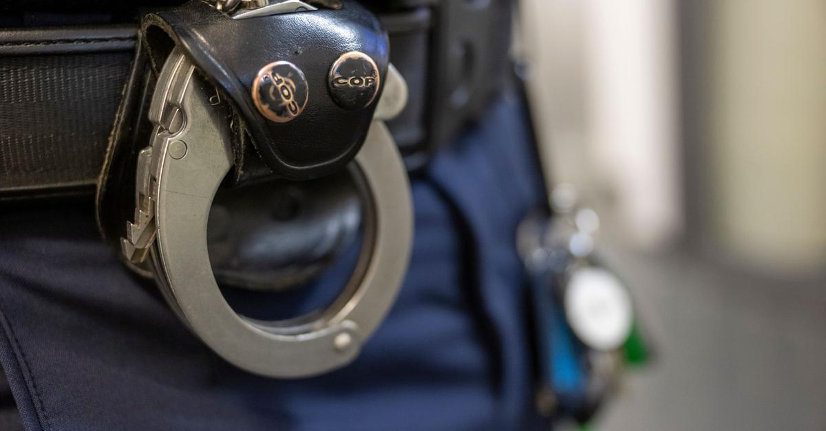 Polizei-findet-bei-Ladendieb-Sprengsatz-Axt-und-Messer