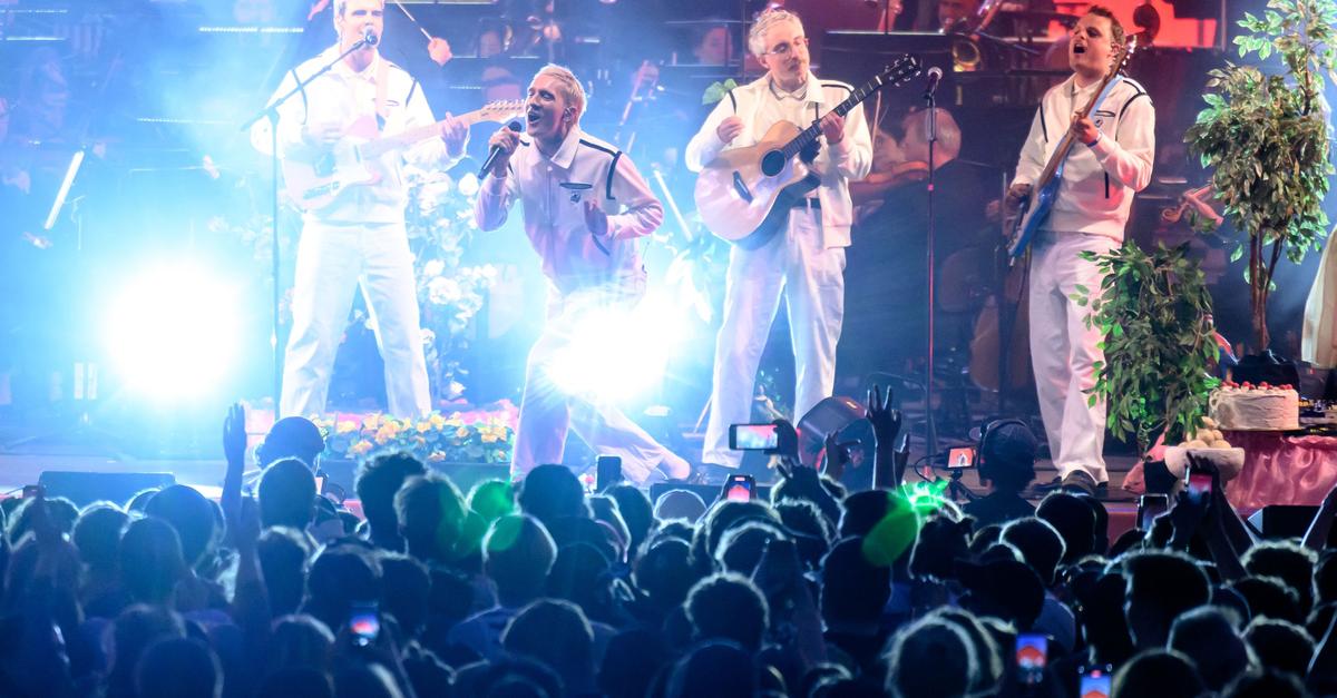 Kraftklub-Sänger wünscht sich klarerer Kante gegen Rechts