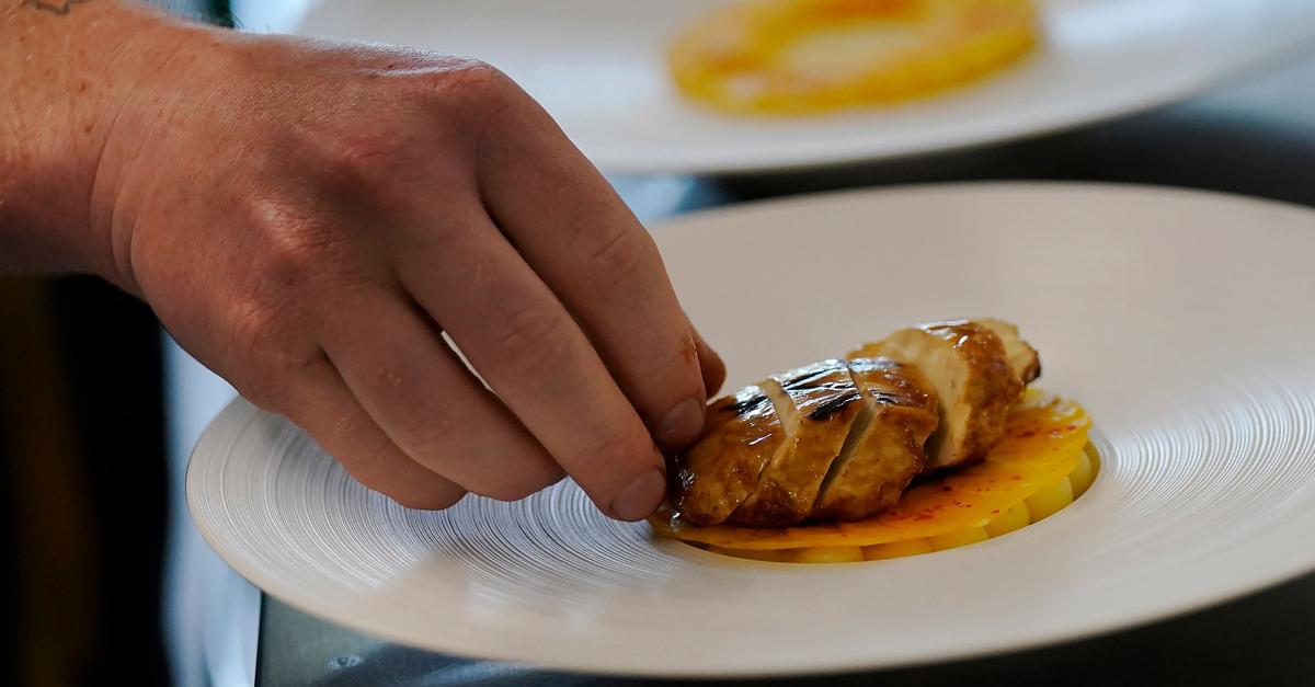 Madžarska prepovedala proizvodnjo in prodajo laboratorijskega mesa