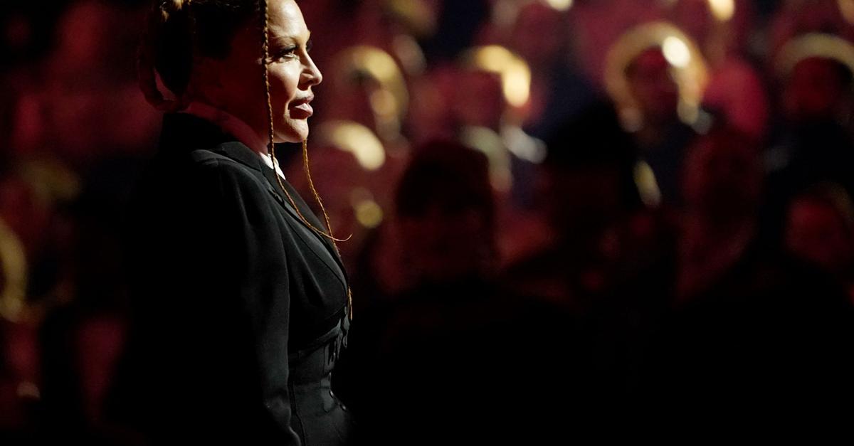 Madonna singt italienischen Song in sinnlichem Werbevideo