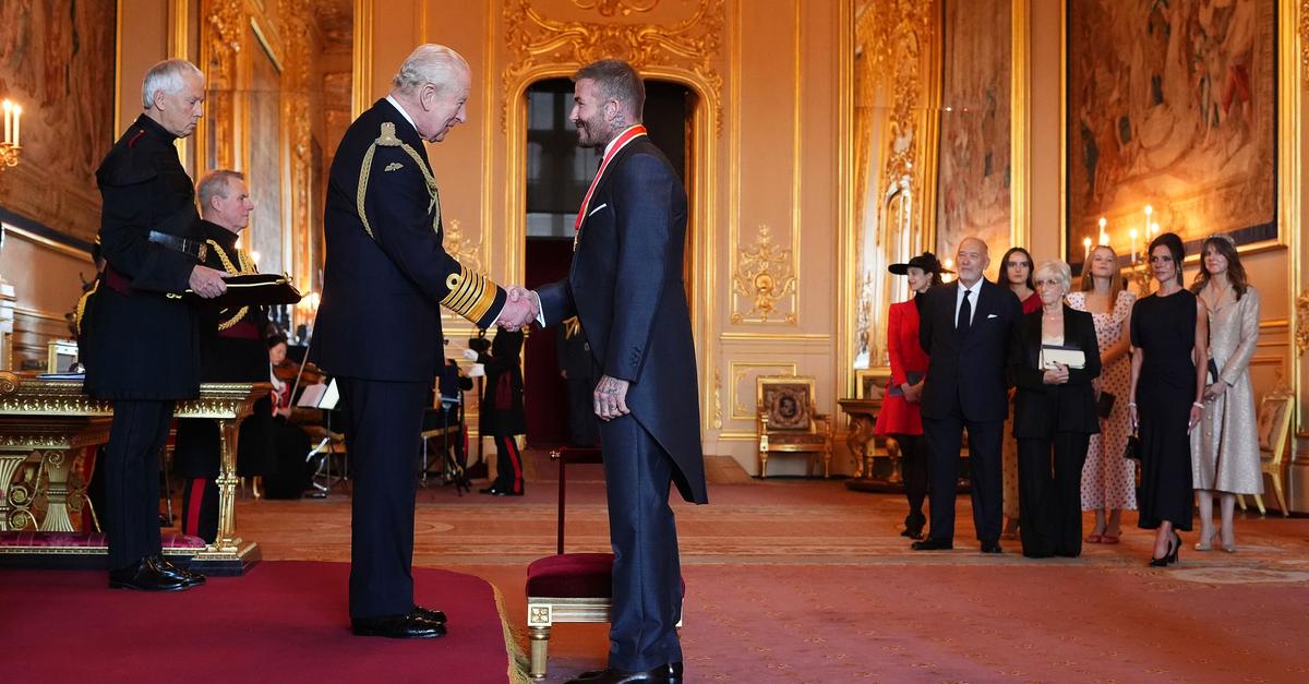 König ehrt Beckham im Schloss: Erhebt Euch, Sir David!