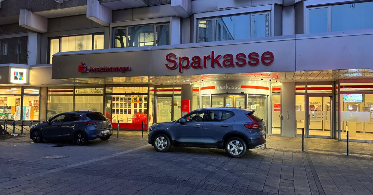 Puzzlearbeit-nach-Millionen-Coup-Bank-noch-f-r-Wochen-zu