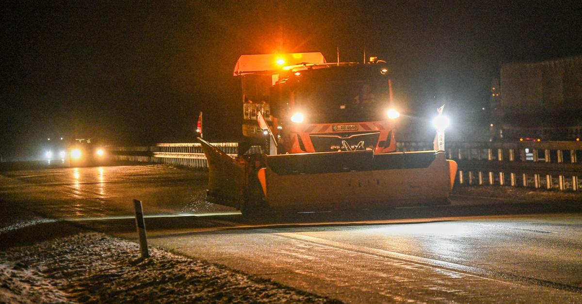 13-Menschen-bei-Unfall-verletzt-Glatteis-erschwert-Rettung
