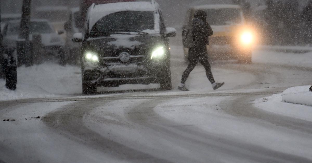 Vorsicht wegen Schnee und Glätte auf Straßen