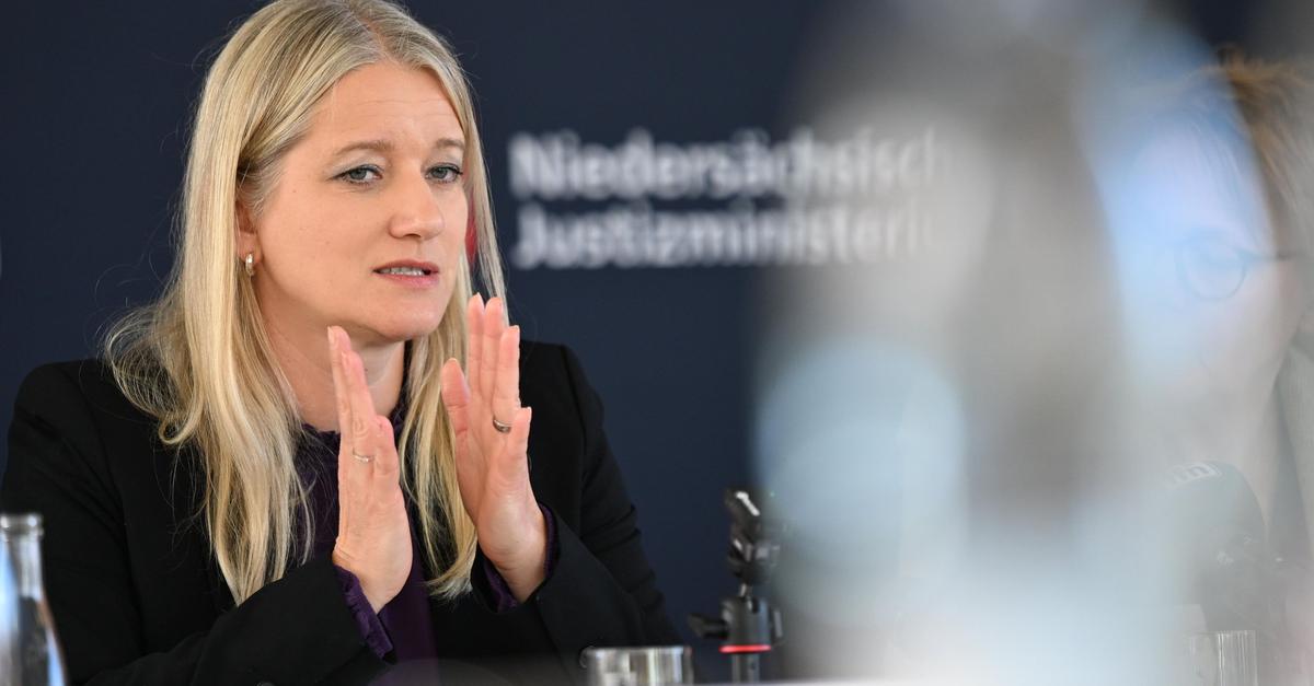 Spanner-Videos-sollen-auch-in-Sauna-Co-strafbar-werden