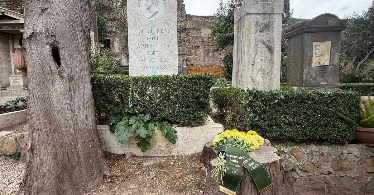 Grab von Goethes Sohn in Rom restauriert