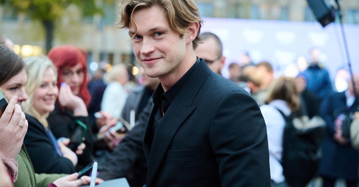 Kitsch-Klischee-Pyjama-Party-Das-Ph-nomen-Maxton-Hall-