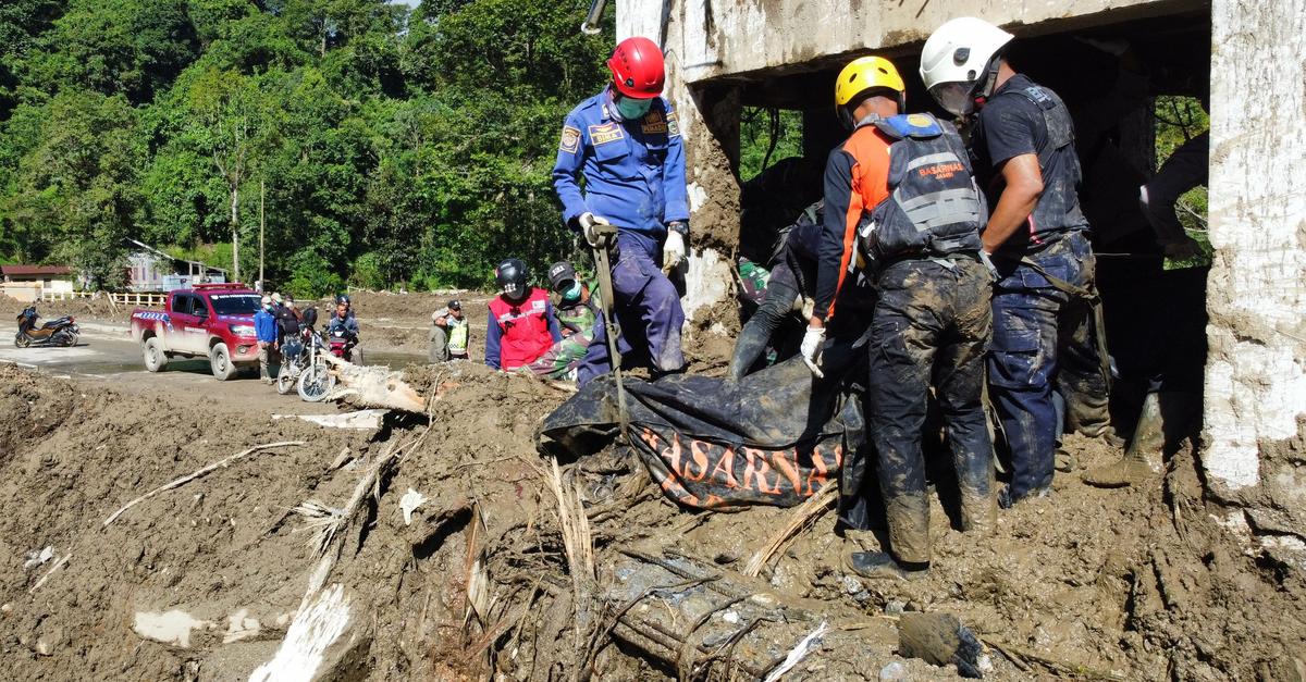 Fluten-in-Indonesien-Zahl-der-Toten-steigt-auf-mehr-als-600