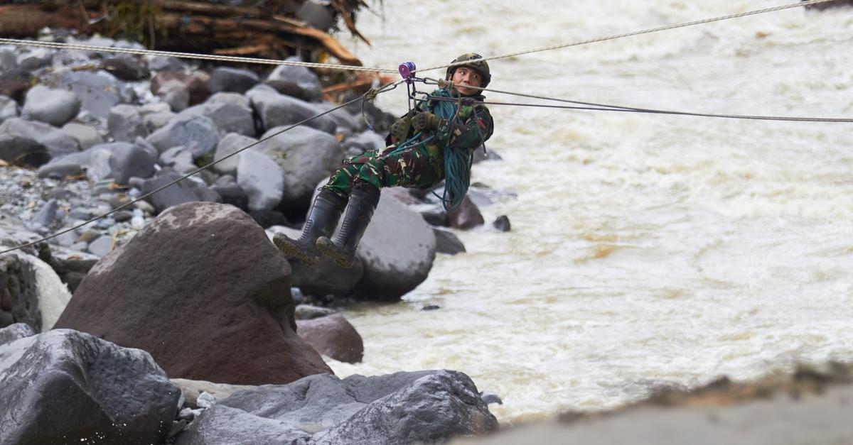 Mindestens 440 Tote nach Überschwemmungen in Indonesien