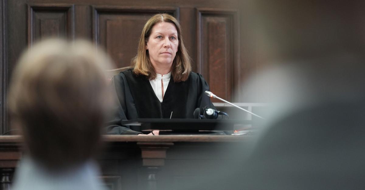 Kontakt zu Zeuge - Richterin droht Block mit Haftbefehl