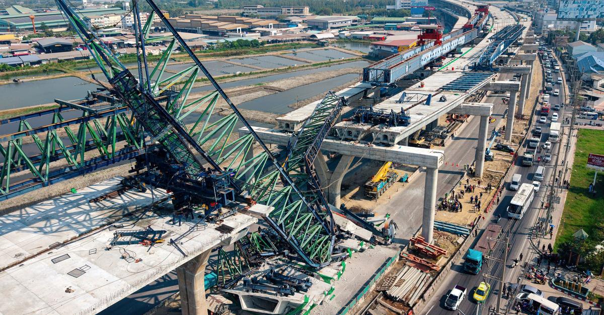 Nach-Zugungl-ck-Kran-st-rzt-auf-Schnellstra-e-bei-Bangkok