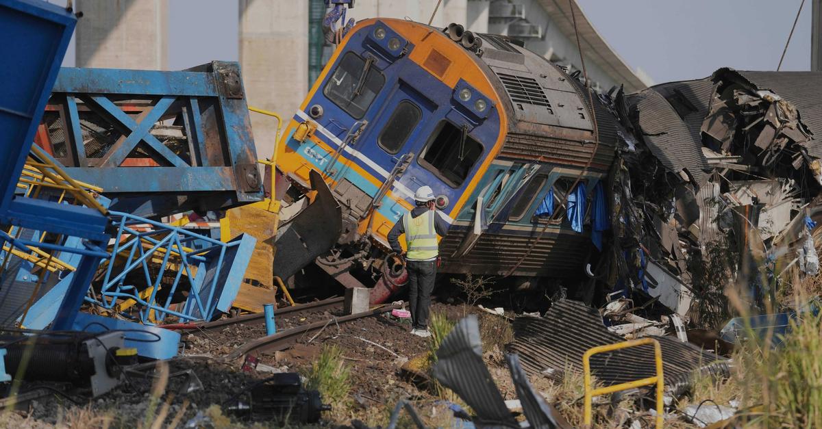 Baukran-st-rzt-auf-Zug-mindestens-30-Tote-in-Thailand