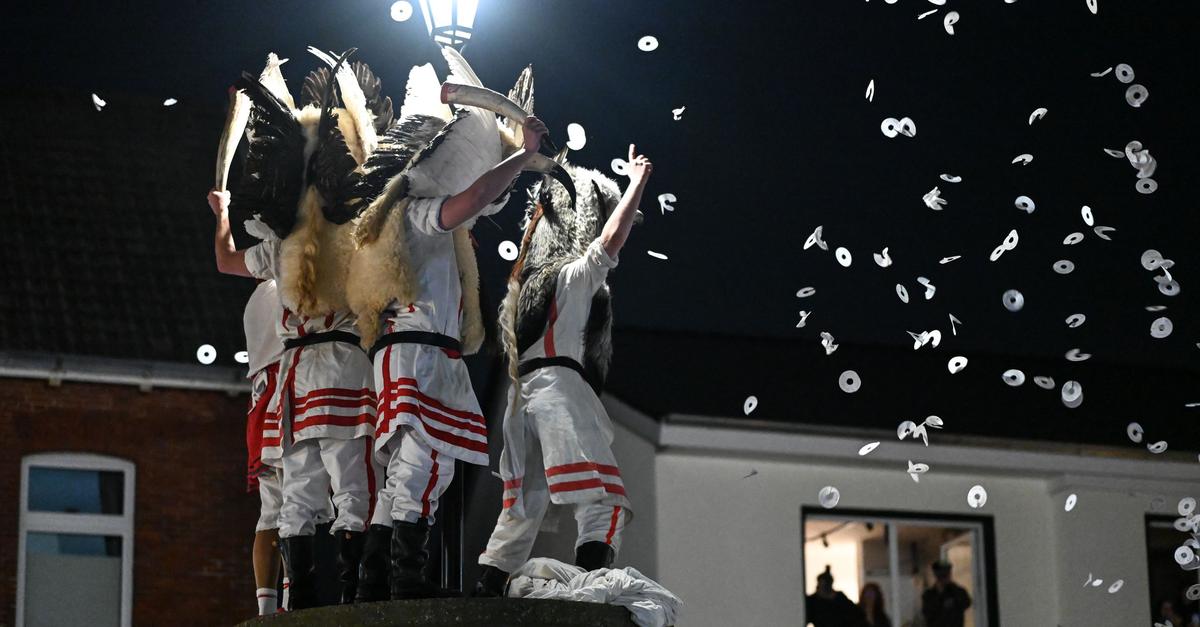 Friedliches-Klaasohm-Fest-auf-Borkum-ohne-Kuhhorn-Schlagen