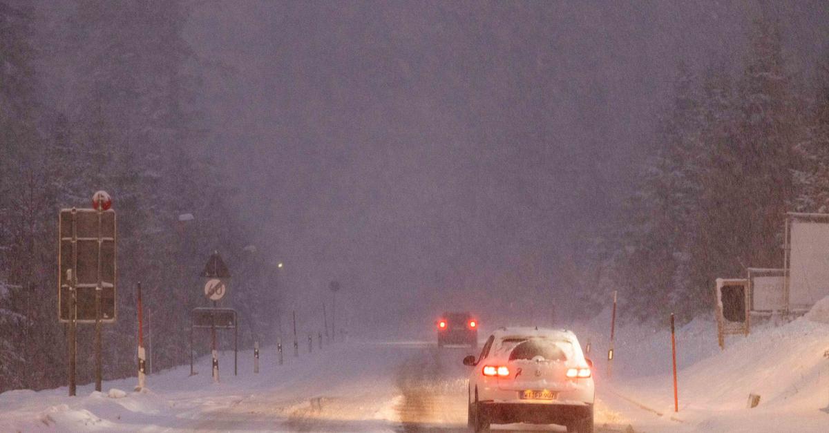 Starker-Schneefall-bremst-Verkehr-im-S-den-aus