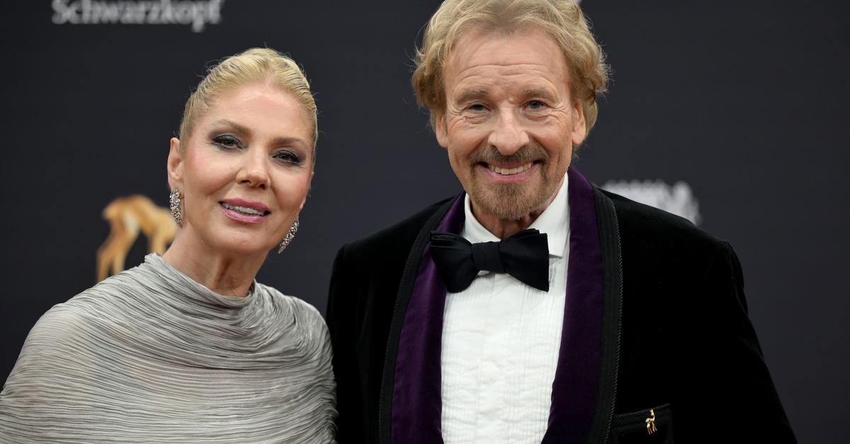 Gottschalk-Weihnachten-mit-Gans-Kirche-und-Klavier