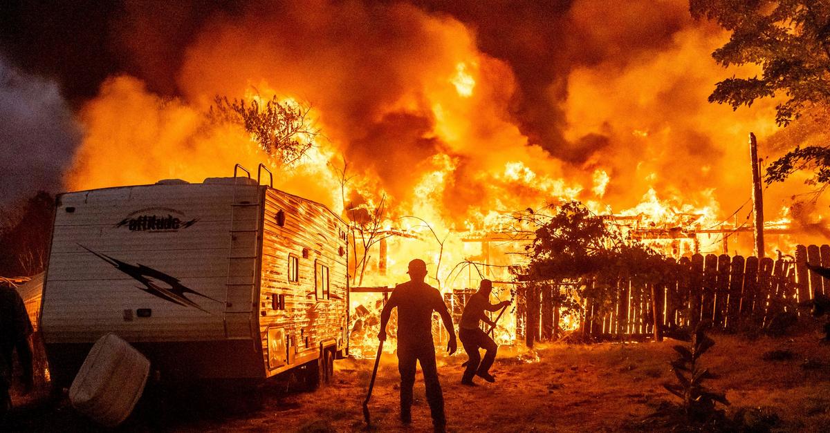 Waldbrand-zerst-rt-Geb-ude-nahe-ehemaliger-Goldgr-ber-Stadt