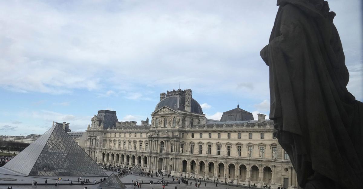 Raubüberfall auf Louvre in Paris
