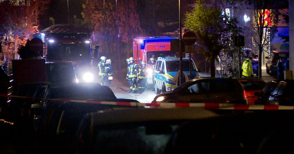 Mutter-und-vier-Kinder-mit-Messer-attackiert-T-ter-flieht