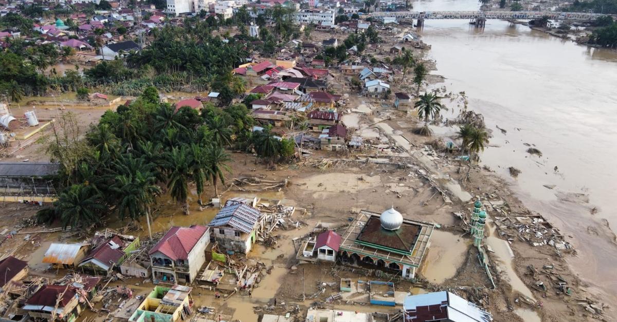 Regenfluten in Indonesien - fast 1.000 Tote auf Sumatra