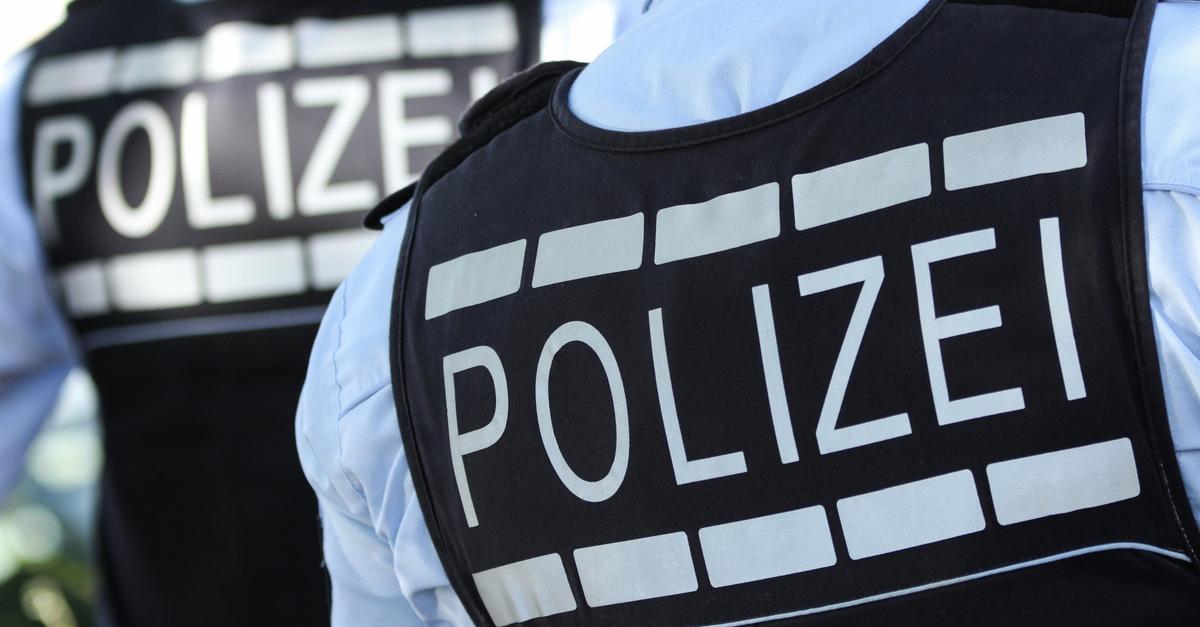 Two men harass a woman on the S-Bahn