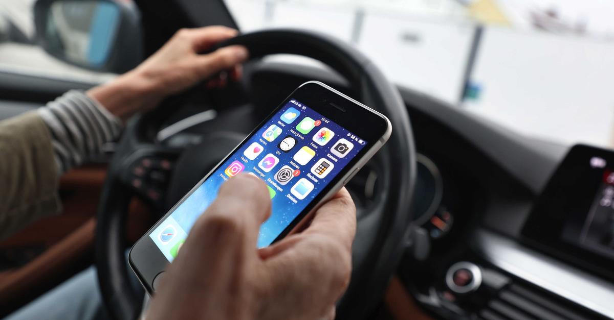 Zwei-Punkte-f-r-Handy-am-Steuer-gefordert