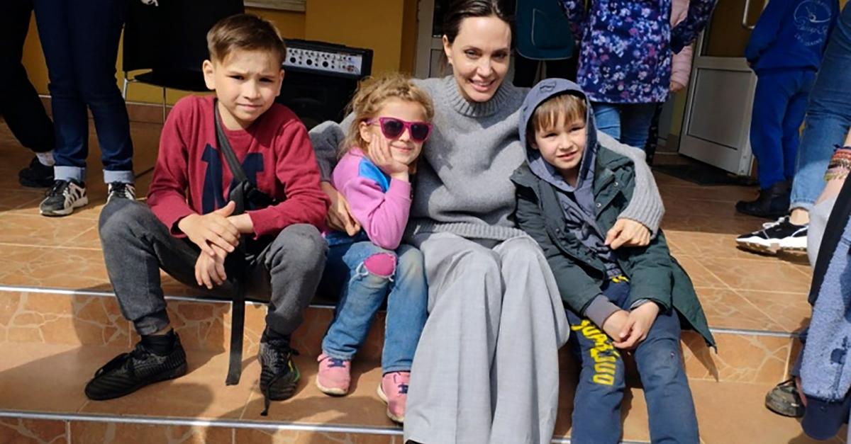 Hollywood-Star Jolie berichtet von Drohnengefahr in Ukraine