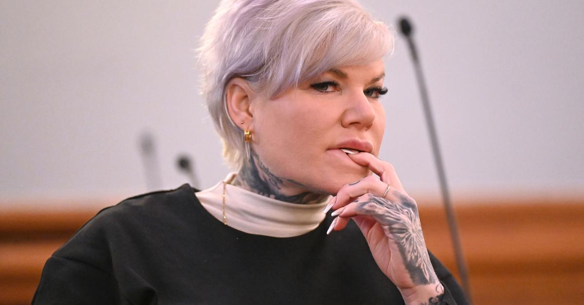 Hitlergru-auf-der-B-hne-Geldstrafe-f-r-Melanie-M-ller