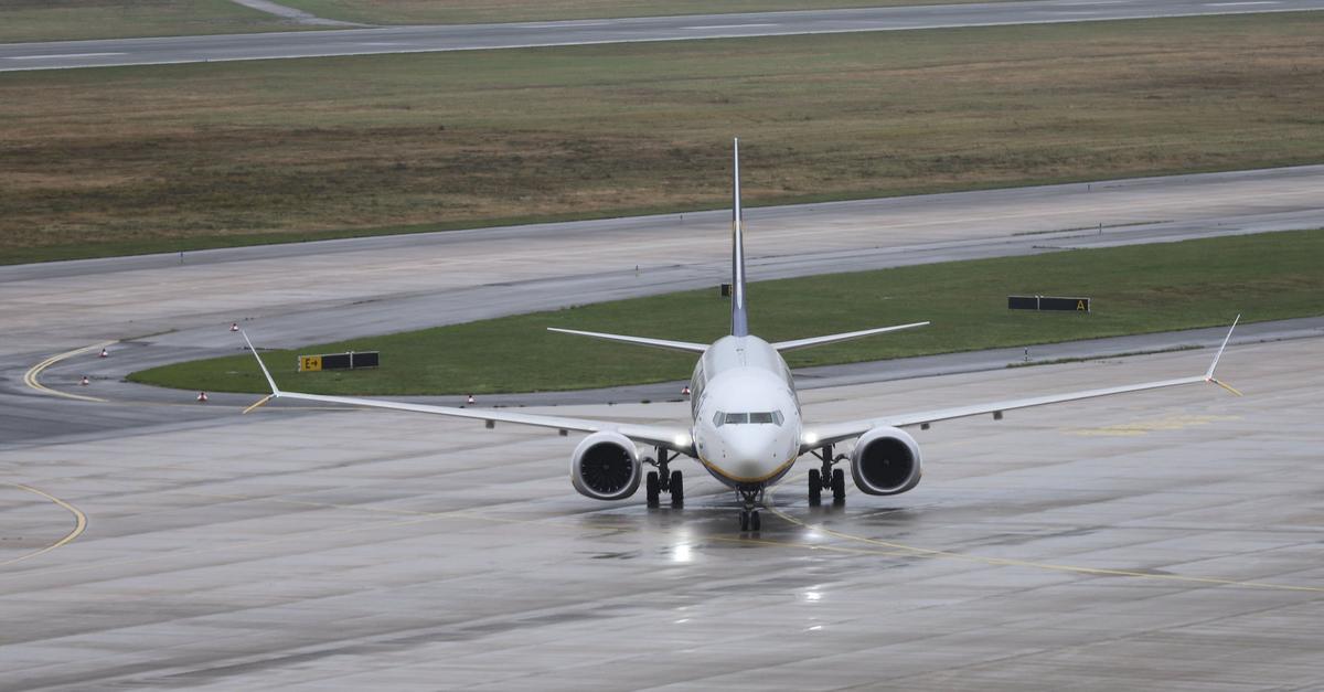 Blitzeis-legt-Flugbetrieb-in-K-ln-Bonn-f-r-45-Minuten-lahm