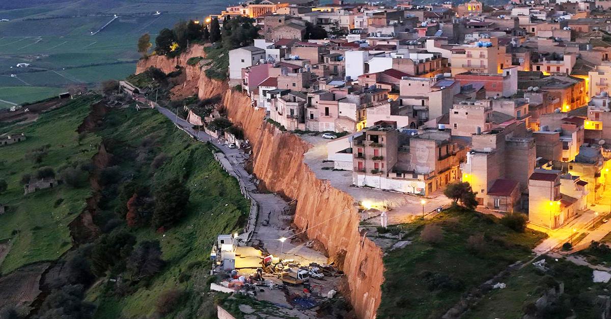 Erdrutsch-bedroht-sizilianische-Stadt-1-500-evakuiert