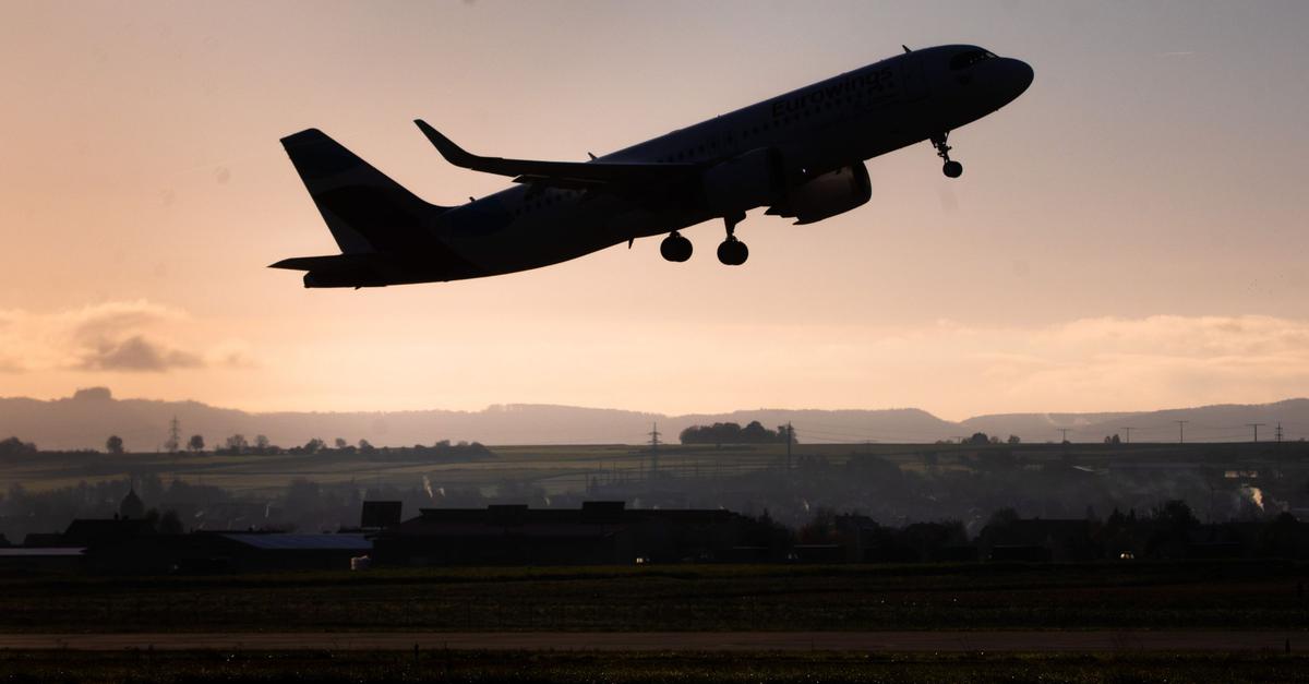 Pilot litovske letalske družbe naj bi ponarejal dokumente in letel kot kapitan
