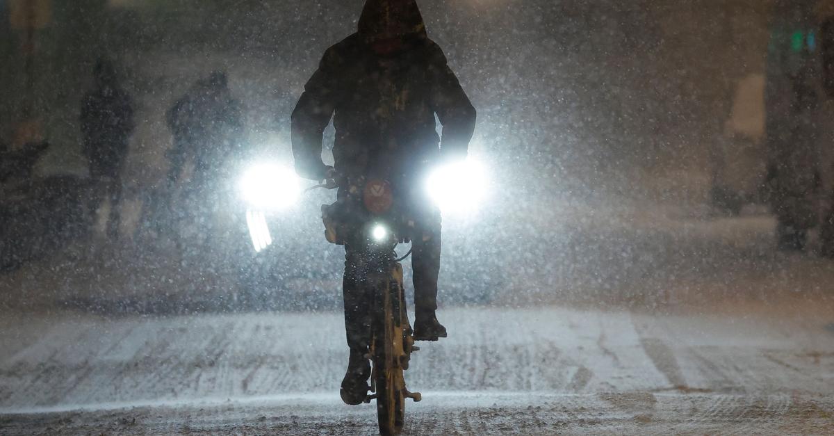 Schnee-legt-Pariser-Busverkehr-lahm