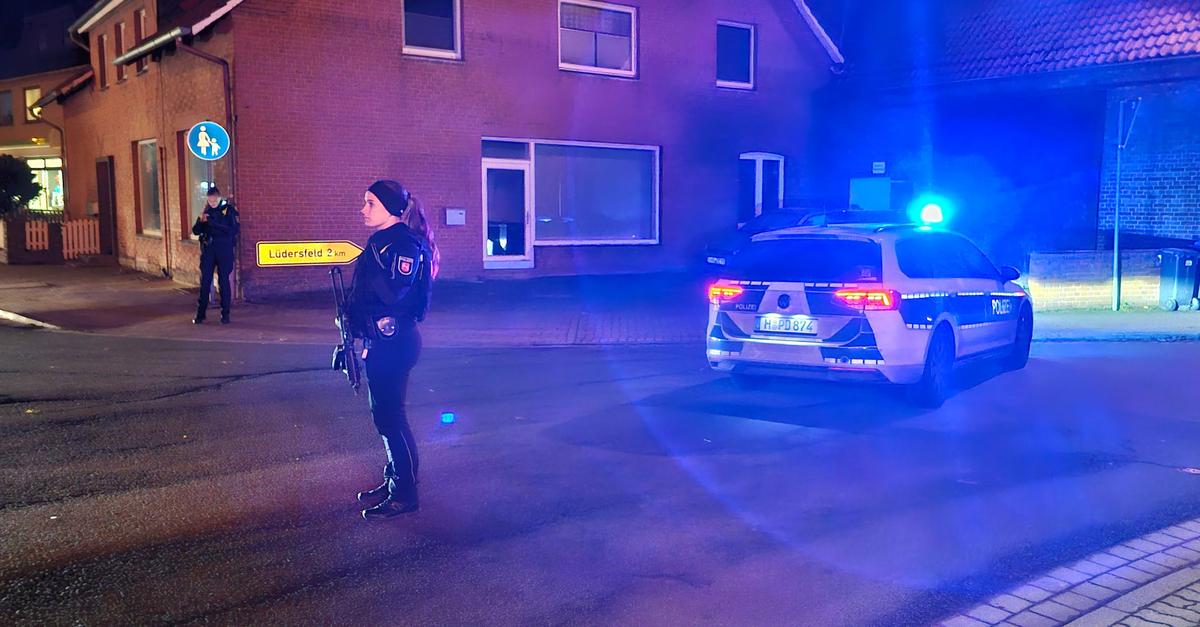 Policija v Lindhorstu posredovala zaradi streljanja in pozvala prebivalce, naj ne zapuščajo domov