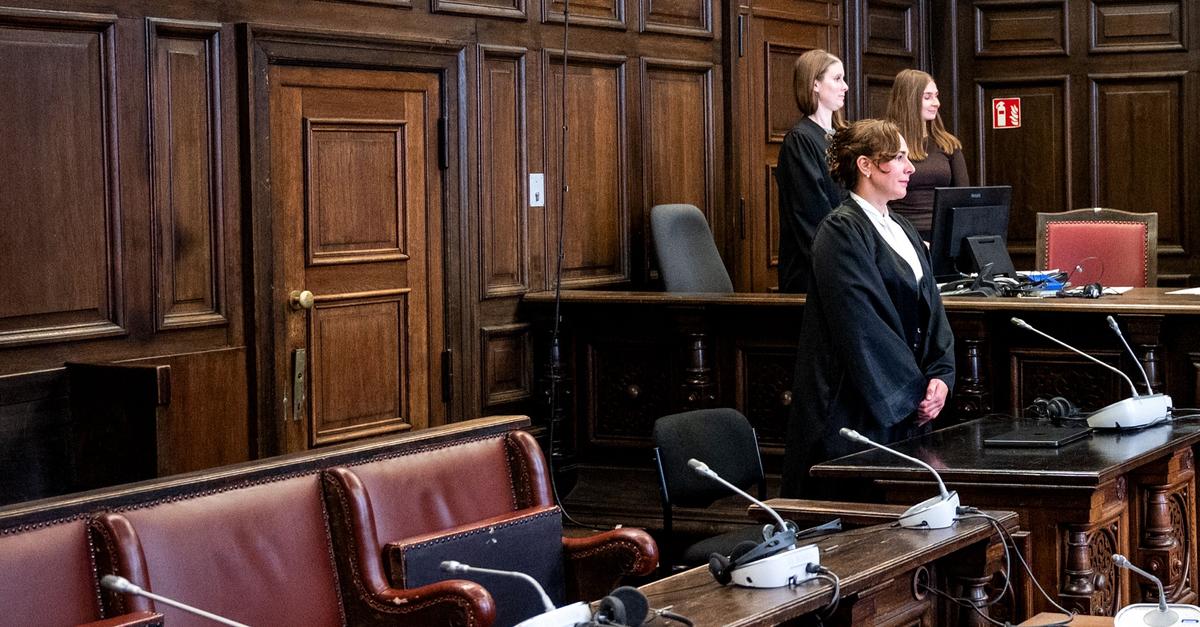 Začelo se je sojenje zaradi napada z nožem na glavni železniški postaji v Hamburgu