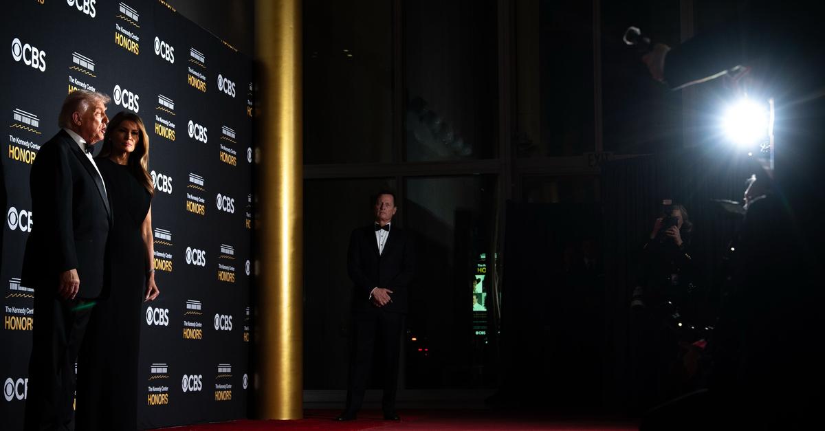 Gala-im-Kennedy-Center-mit-Novum-Trump-auf-der-B-hne