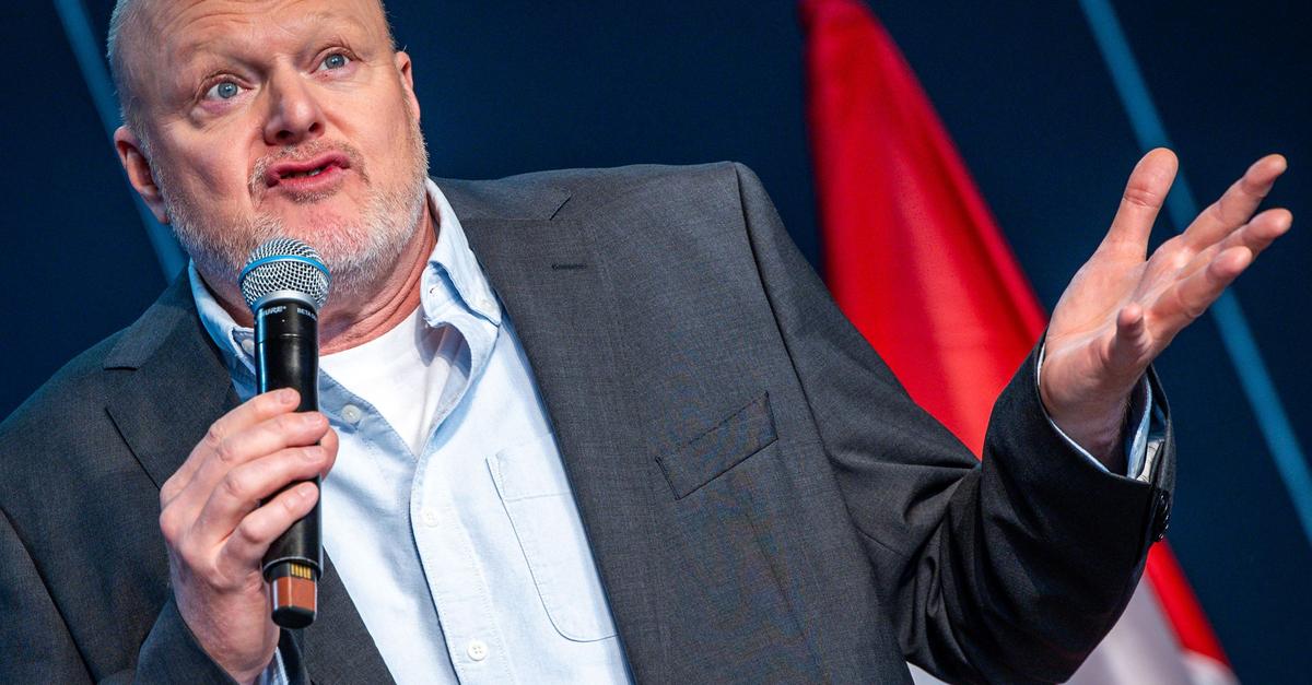 -Mach-was-draus-Stefan-Raab-im-Dschungel-Windschatten