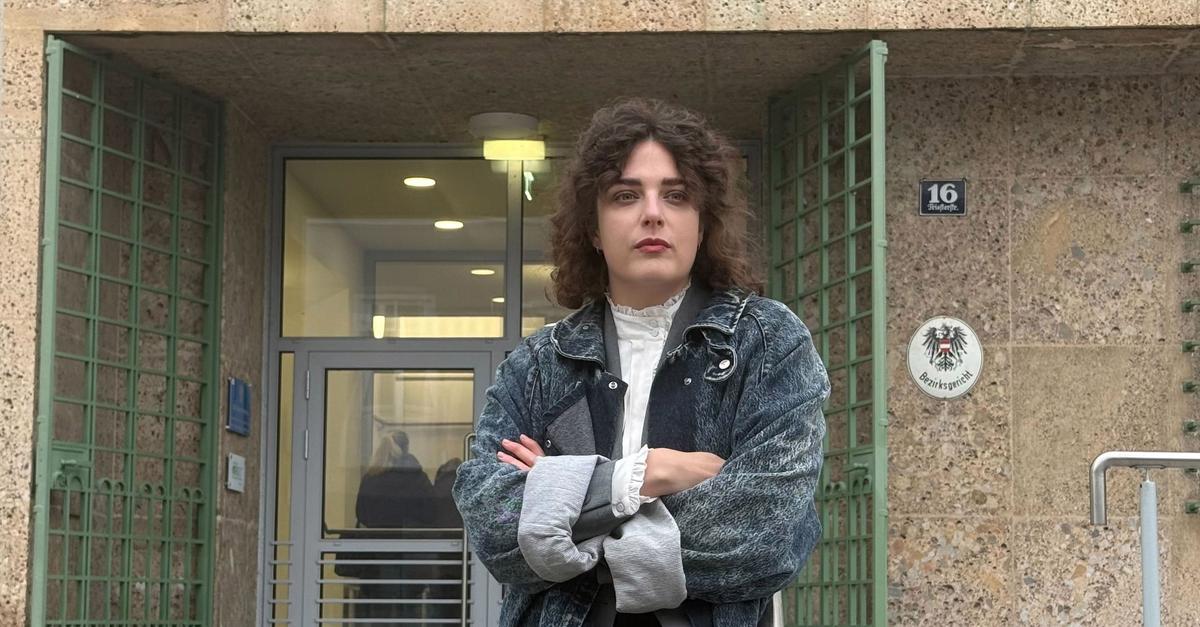 Biss-in-den-Po-Geldbu-e-f-r-Schauspielerin-Anna-Friedmann