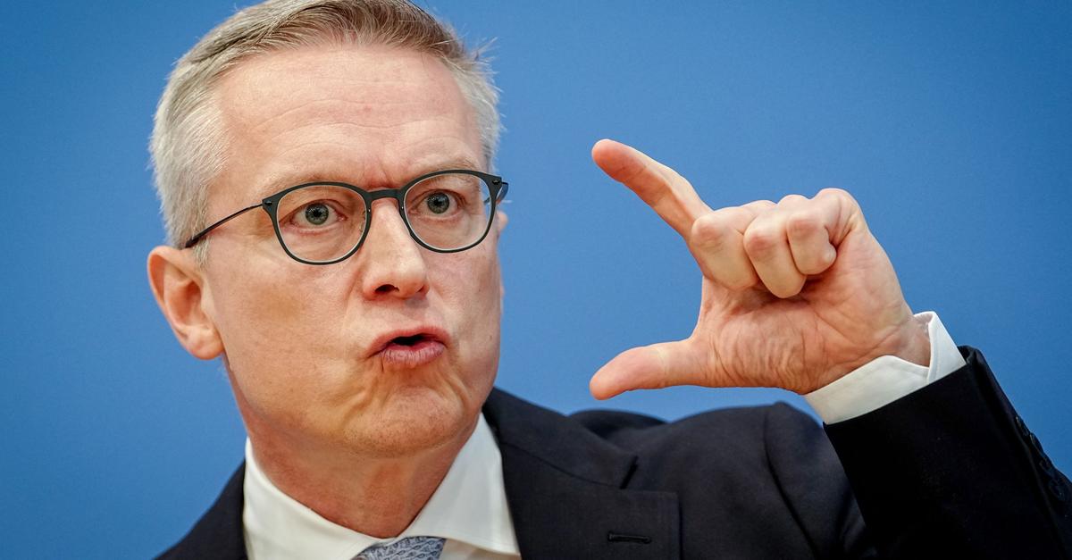 Bundesdigitalminister für Social-Media-Sperre für Kinder