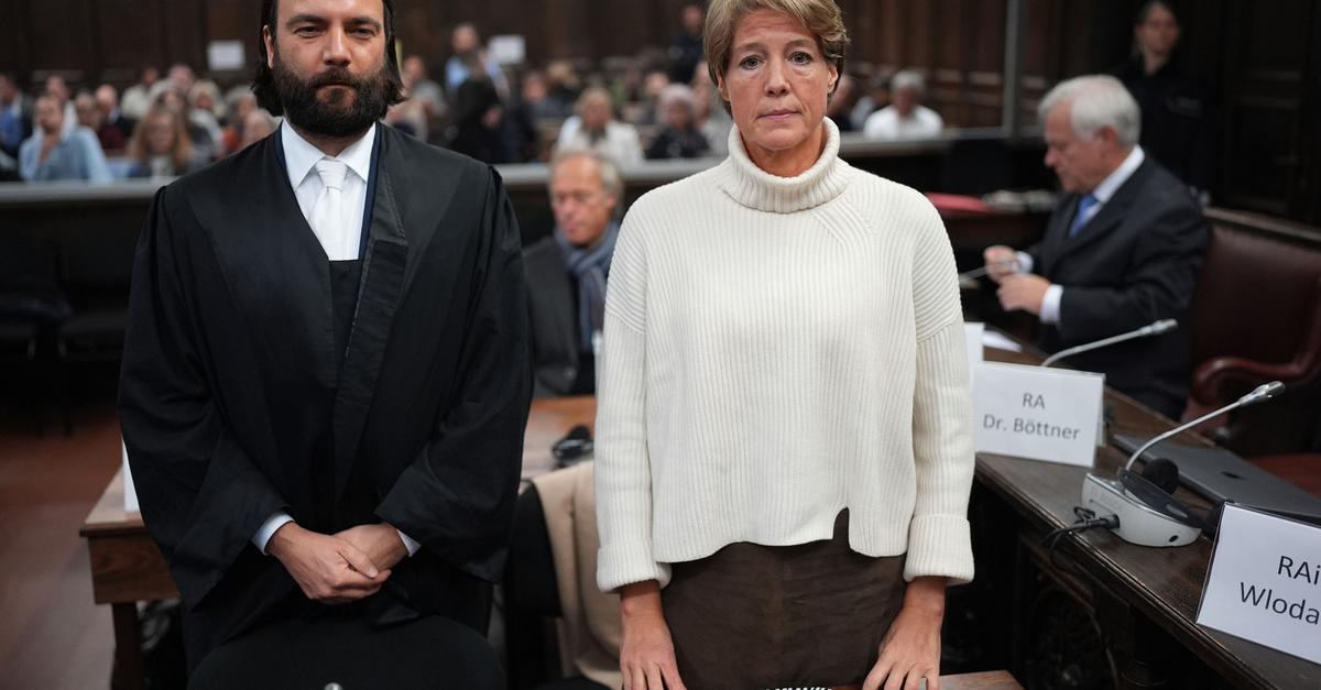 Obramba zahteva prekinitev sojenja v primeru Block