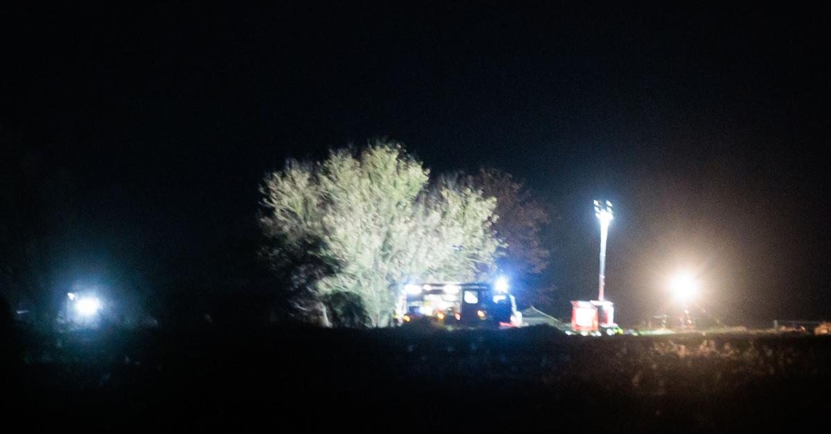 Aufräumen nach Öl-Leck - Zwei Mitarbeiter übergossen