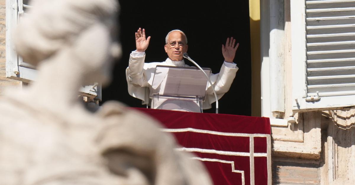 Papež razkril svoje najljubše filme, med njimi klasika "Življenje je lepo?"