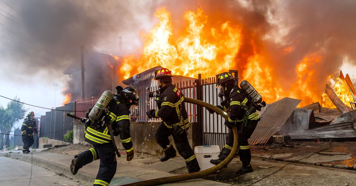 Mindestens-16-Tote-bei-schweren-Waldbr-nden-in-Chile