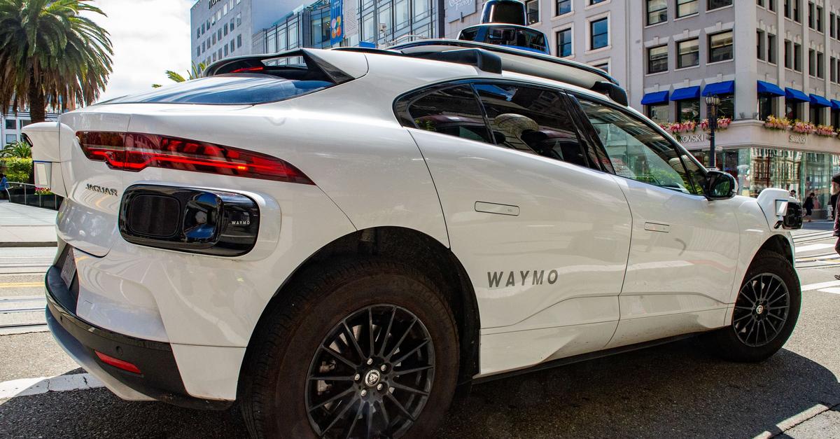 Frau-bringt-Kind-in-Waymo-Robotaxi-zur-Welt